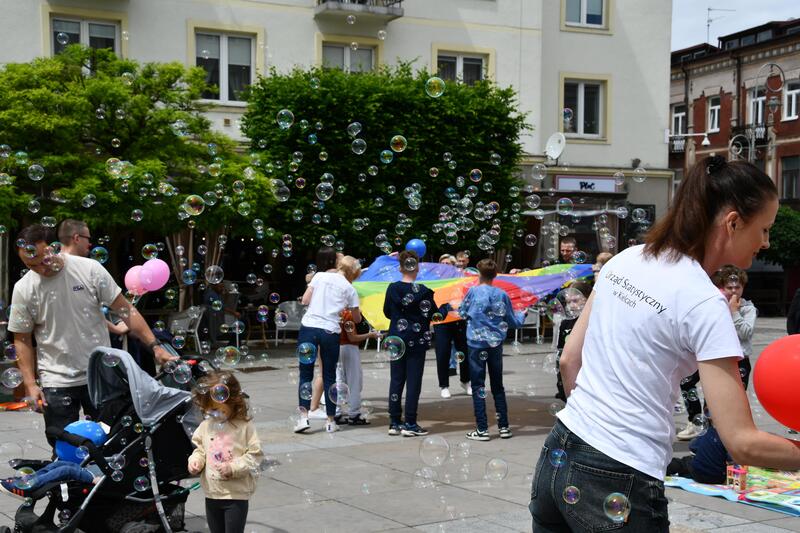 Powiększ obraz: Statystyczne lato 2026